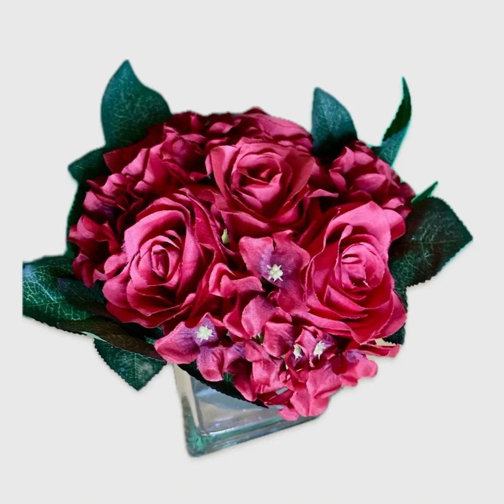 Home decor dark red silk flowers in vase